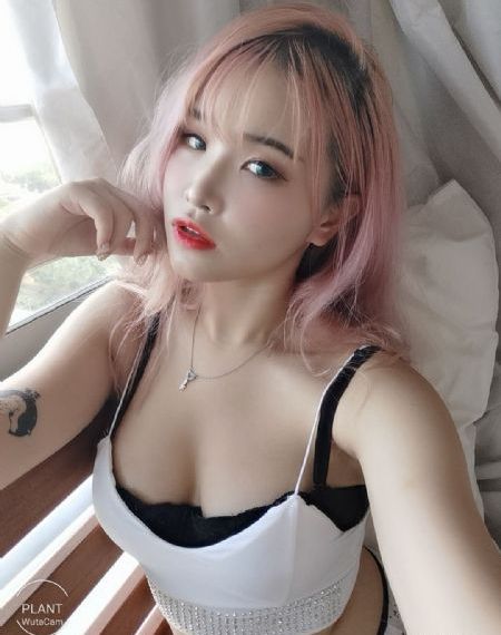 美女被挠痒痒